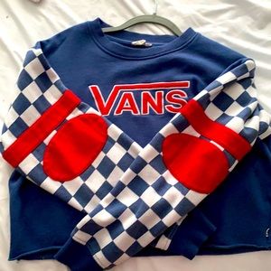 I’m selling a Vans crop top crew neck!